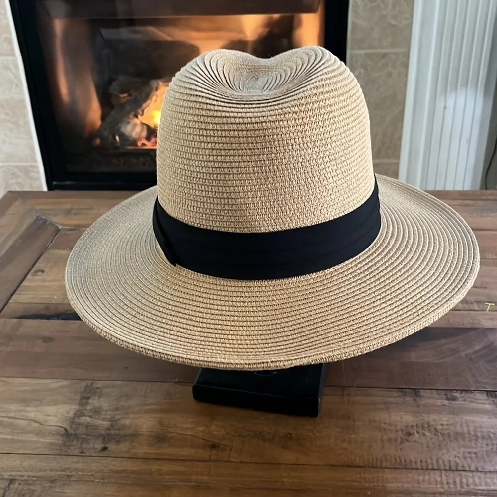 𝅺furtalk straw hat, size medium 22 “ circumference. In good condition